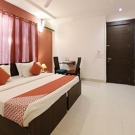 Oyo Flagship 387 Moulsari Avenue Hotell Gurgaon Exteriör bild