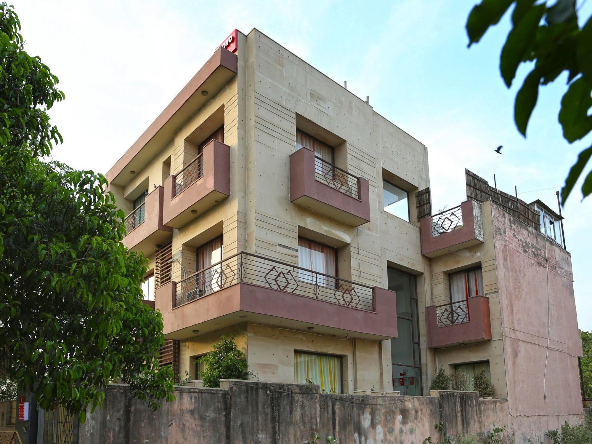 Oyo Flagship 387 Moulsari Avenue Hotell Gurgaon Exteriör bild