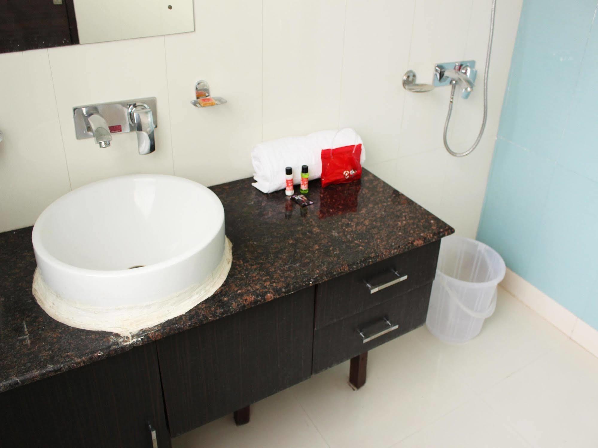 Oyo Flagship 387 Moulsari Avenue Hotell Gurgaon Exteriör bild