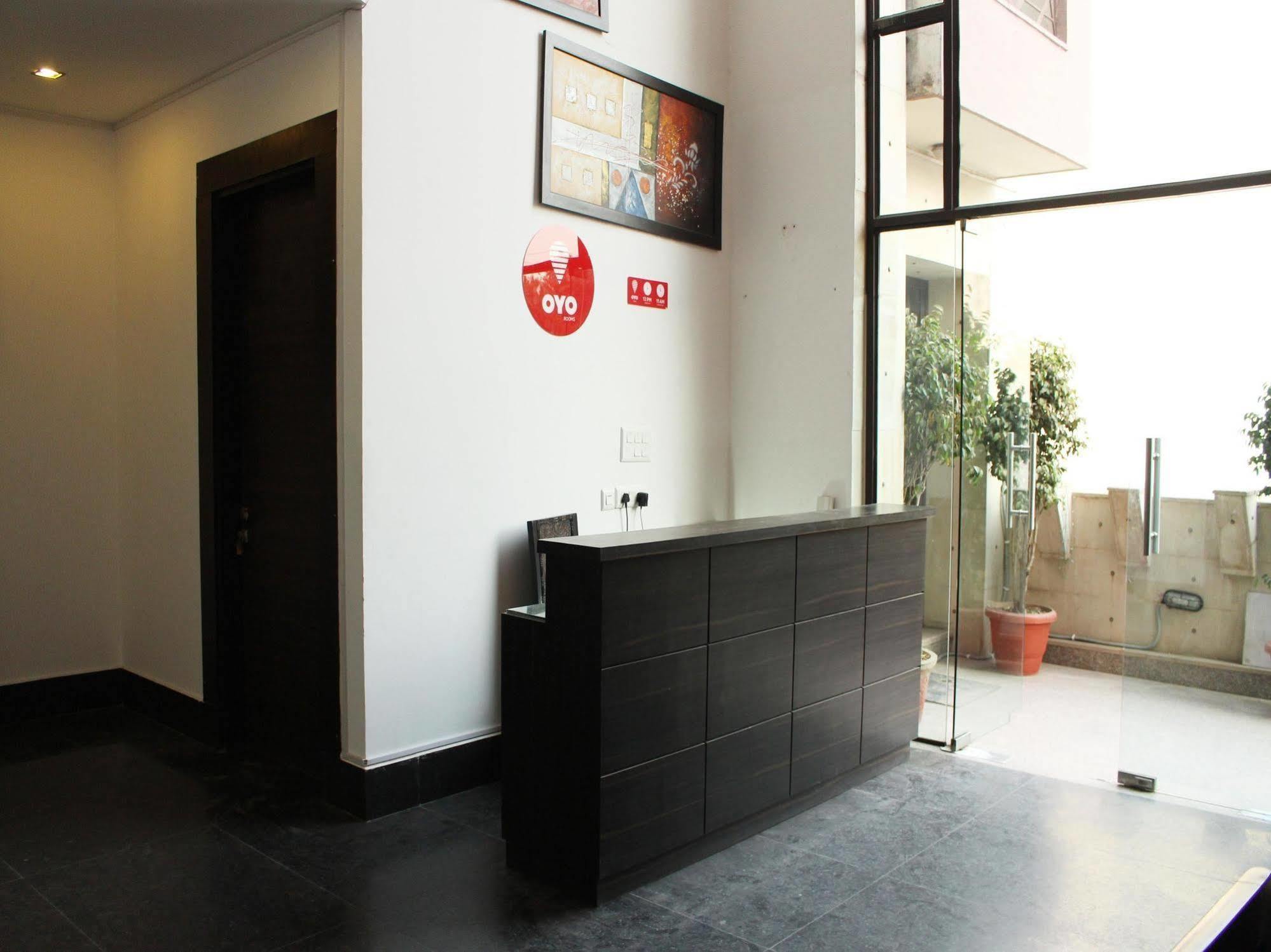 Oyo Flagship 387 Moulsari Avenue Hotell Gurgaon Exteriör bild