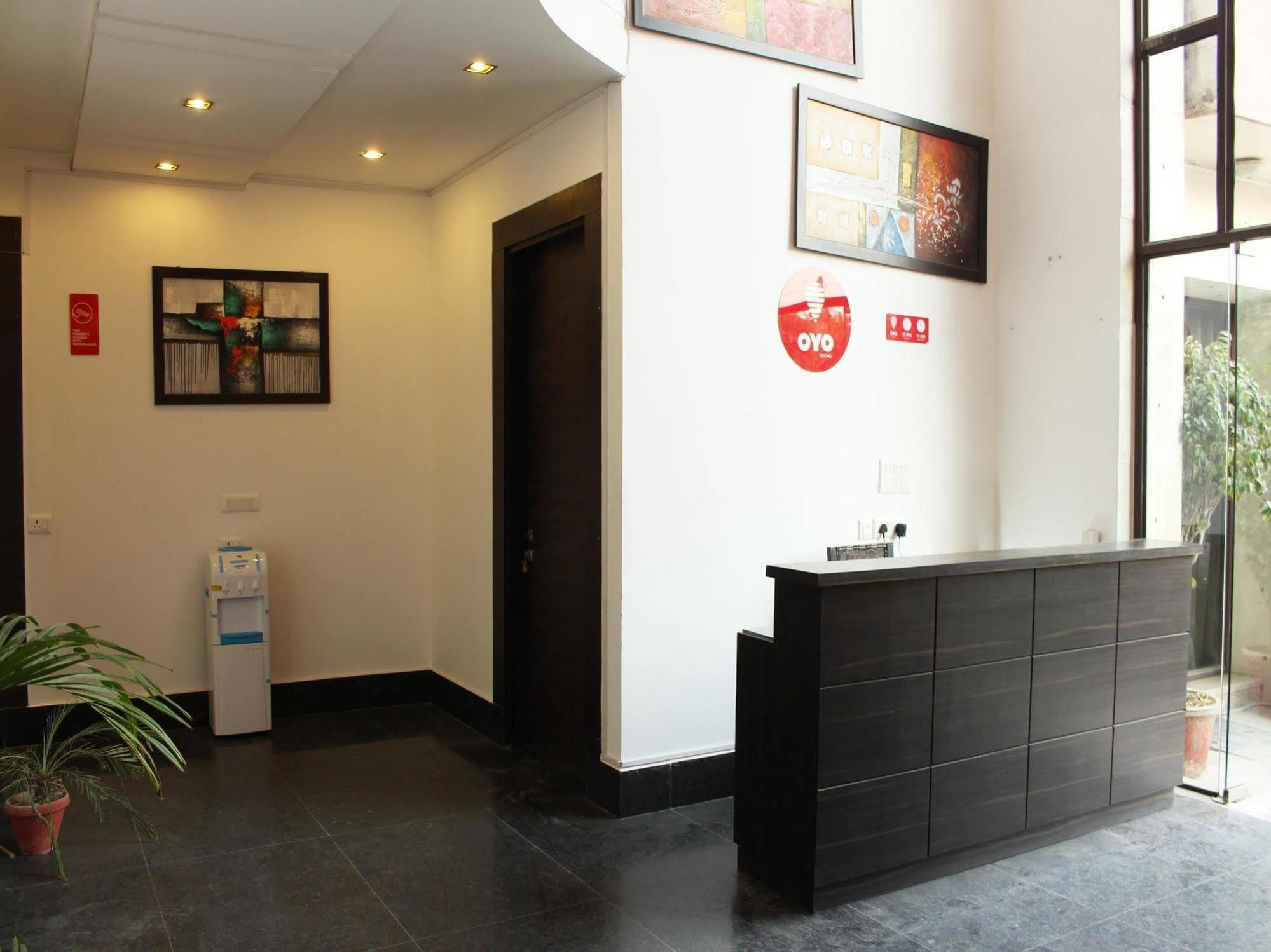 Oyo Flagship 387 Moulsari Avenue Hotell Gurgaon Exteriör bild