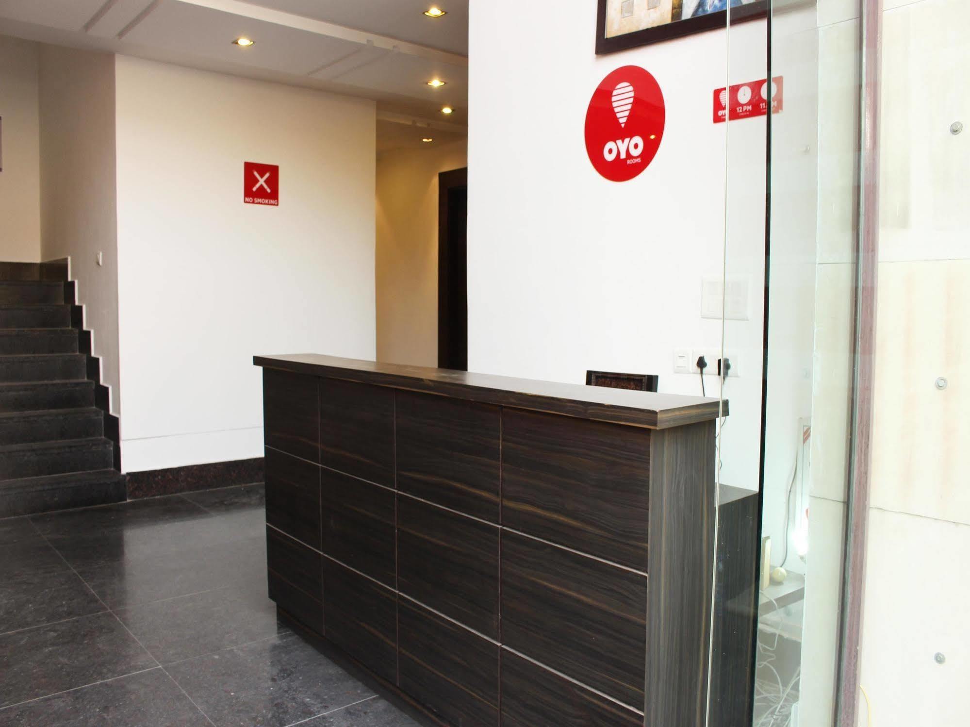 Oyo Flagship 387 Moulsari Avenue Hotell Gurgaon Exteriör bild