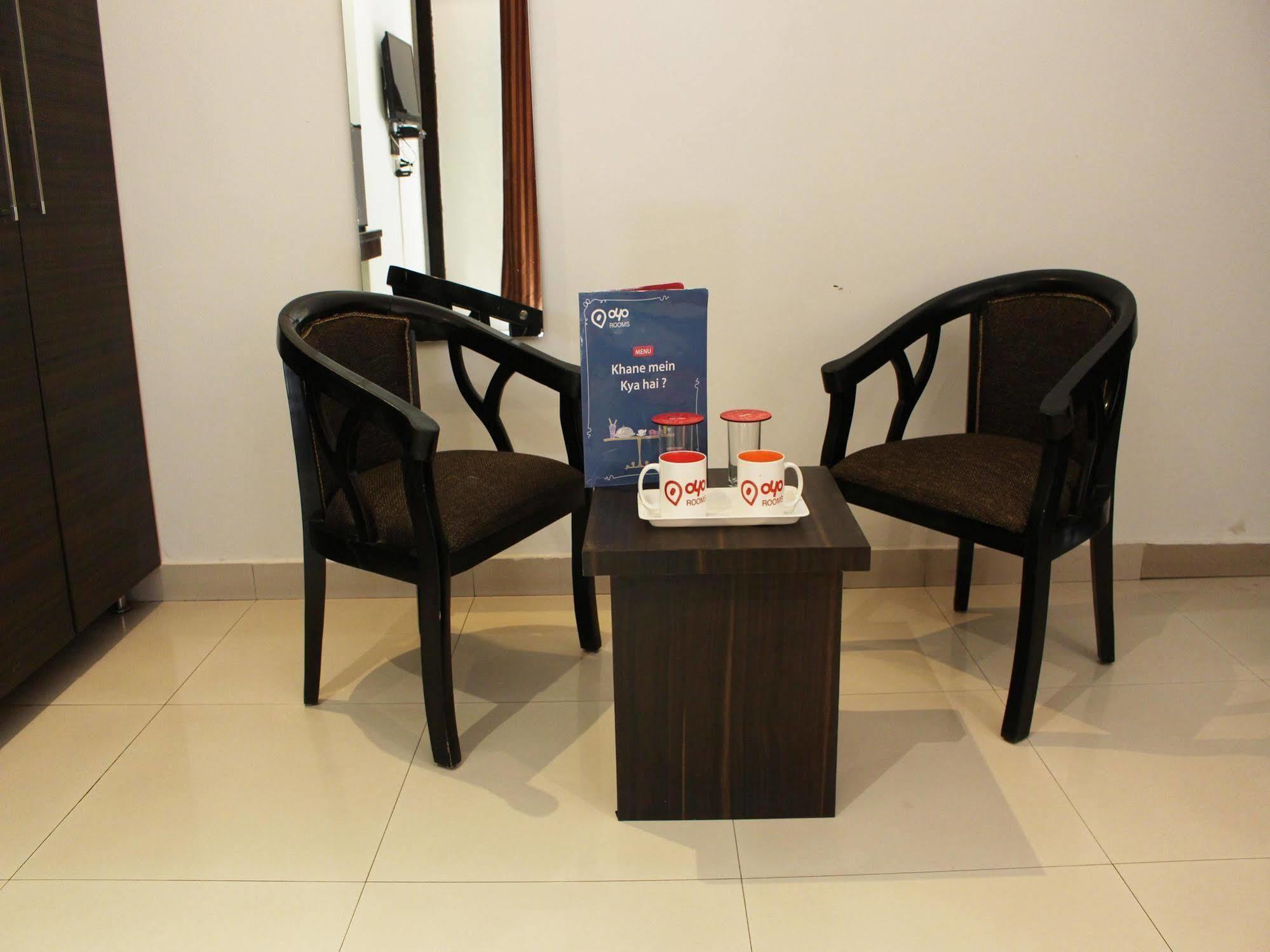 Oyo Flagship 387 Moulsari Avenue Hotell Gurgaon Exteriör bild