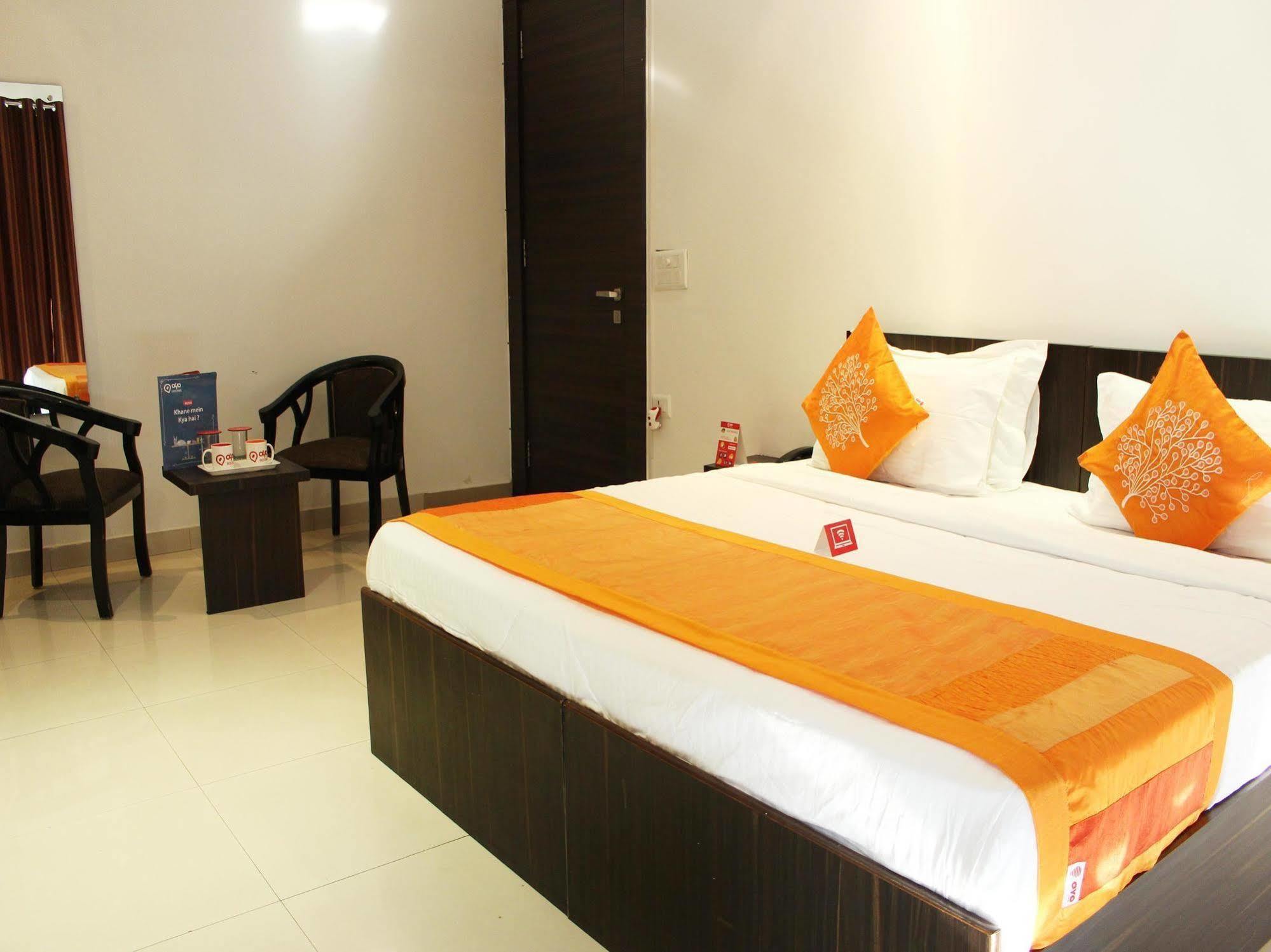 Oyo Flagship 387 Moulsari Avenue Hotell Gurgaon Exteriör bild