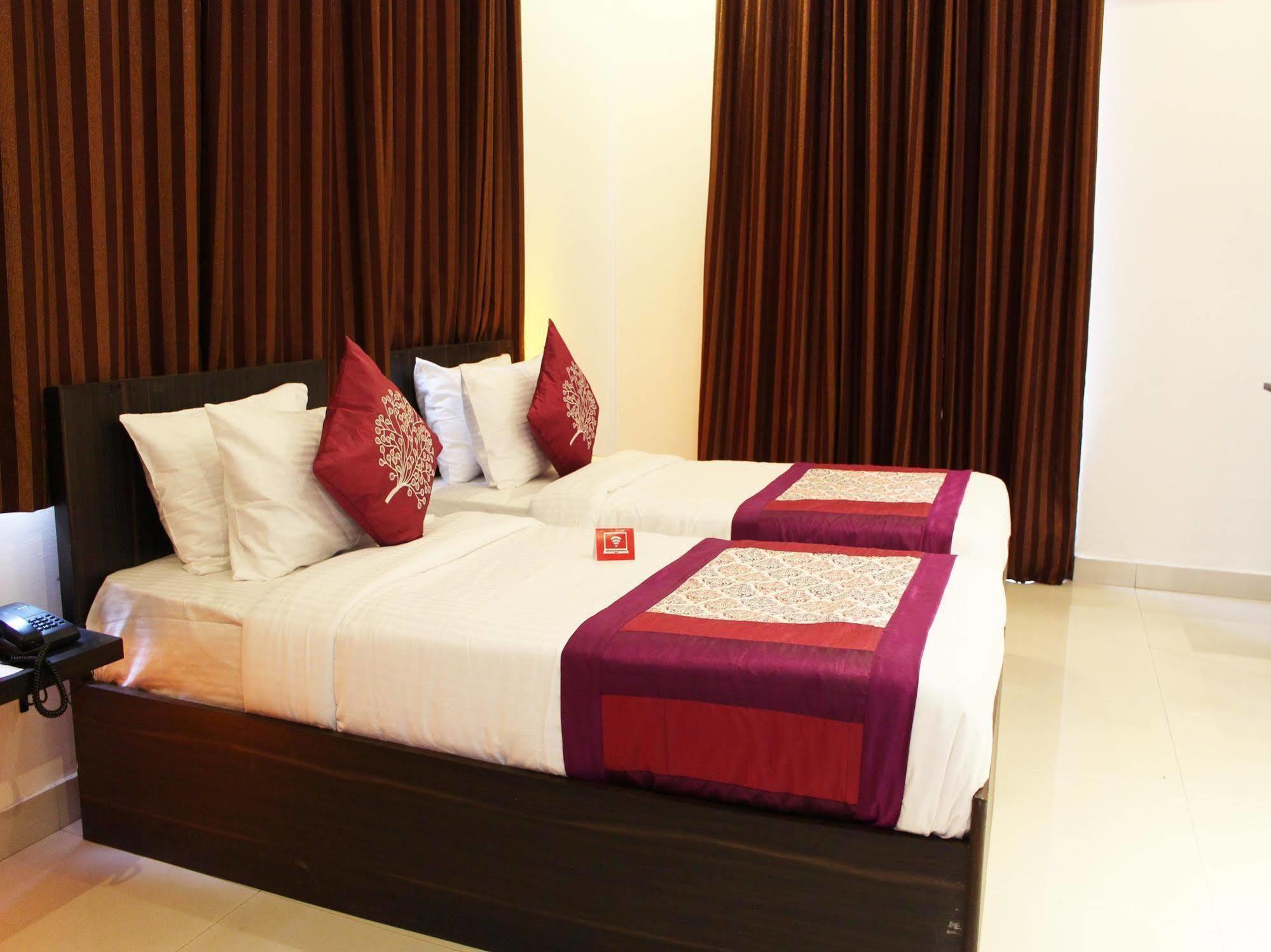 Oyo Flagship 387 Moulsari Avenue Hotell Gurgaon Exteriör bild