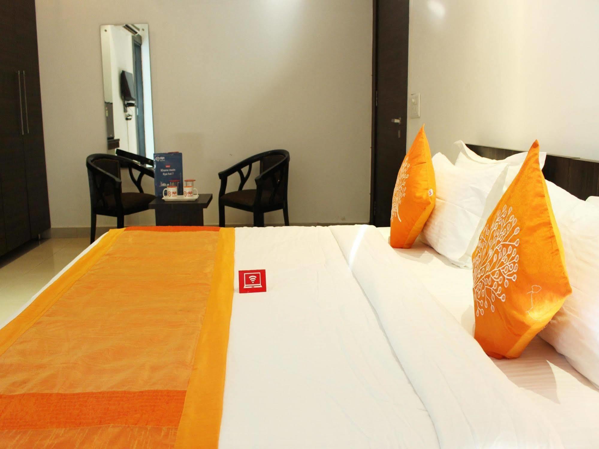 Oyo Flagship 387 Moulsari Avenue Hotell Gurgaon Exteriör bild