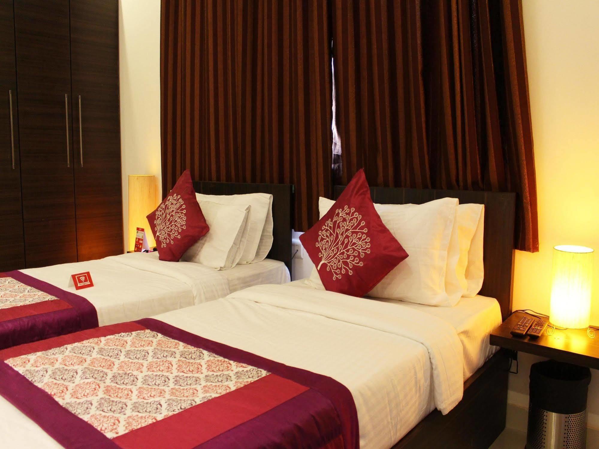 Oyo Flagship 387 Moulsari Avenue Hotell Gurgaon Exteriör bild