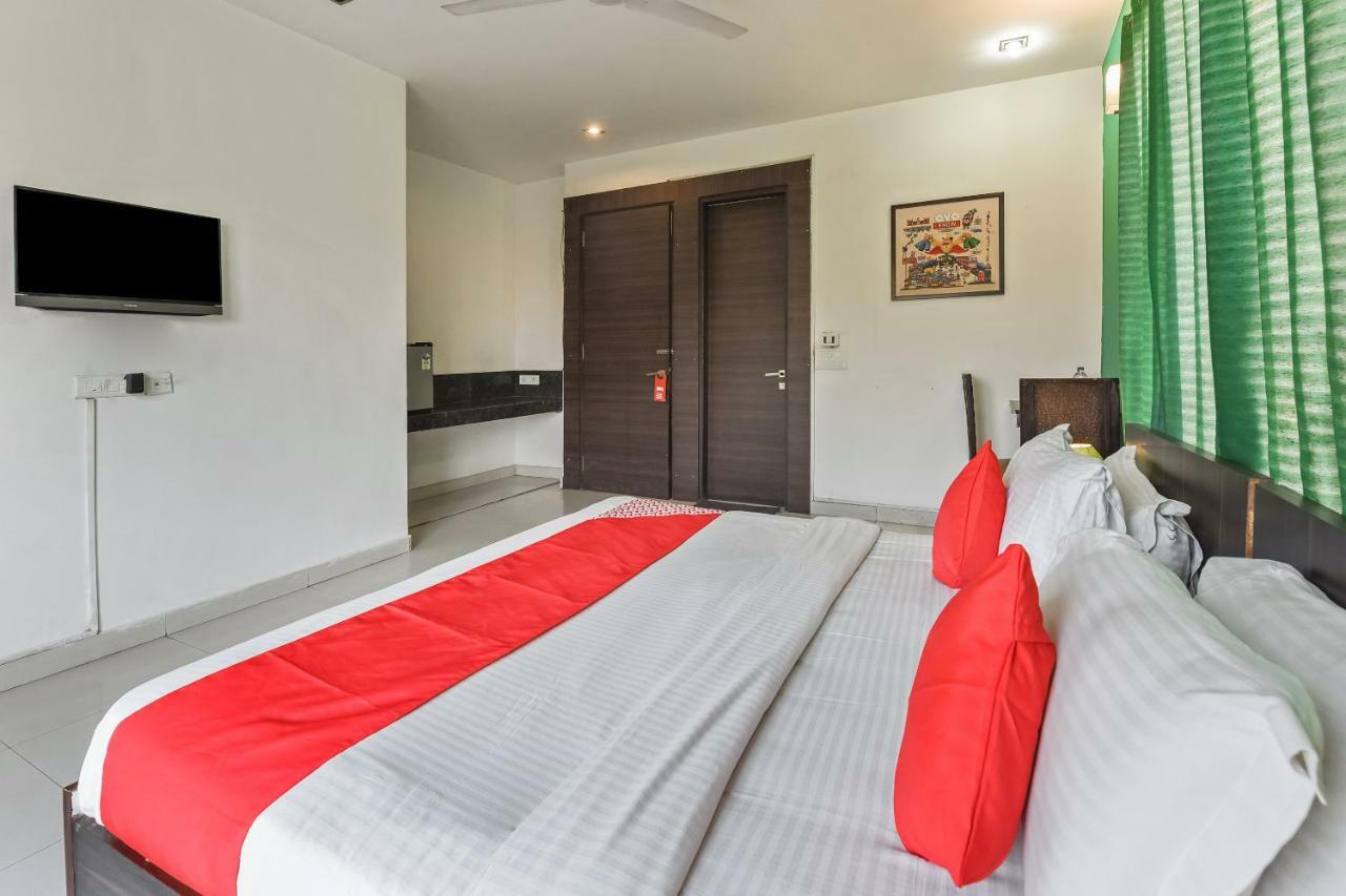 Oyo Flagship 387 Moulsari Avenue Hotell Gurgaon Exteriör bild