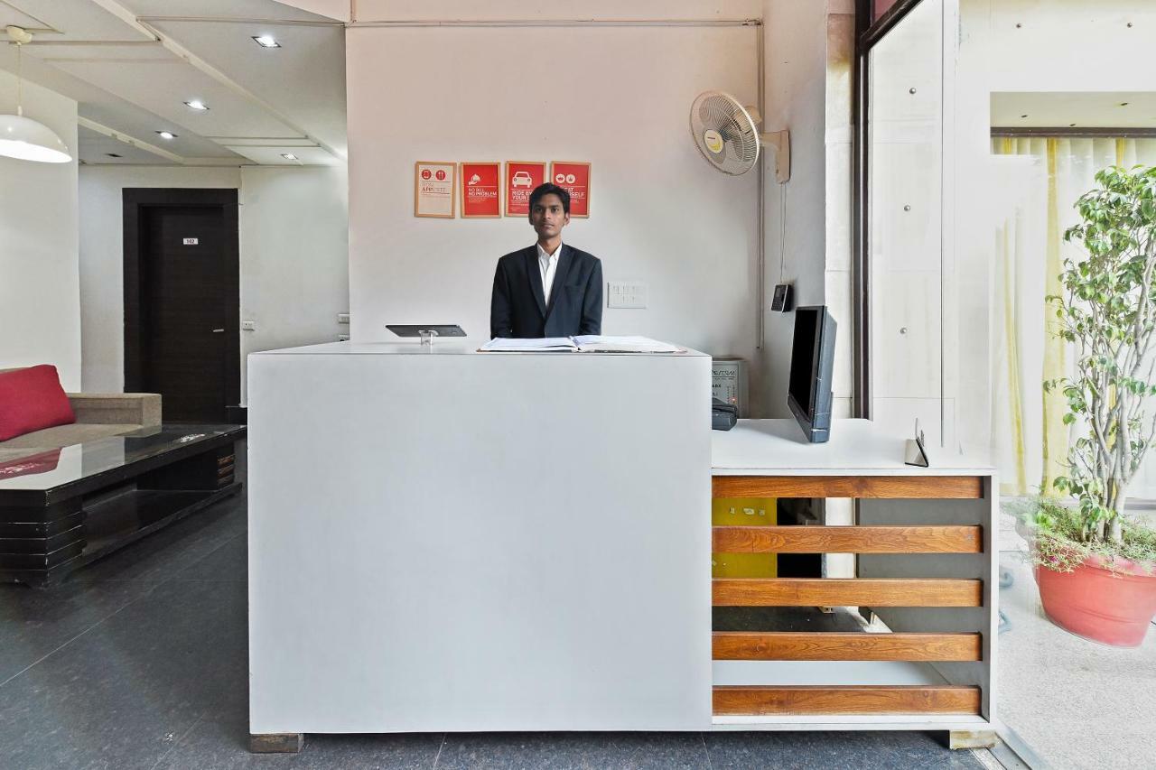 Oyo Flagship 387 Moulsari Avenue Hotell Gurgaon Exteriör bild