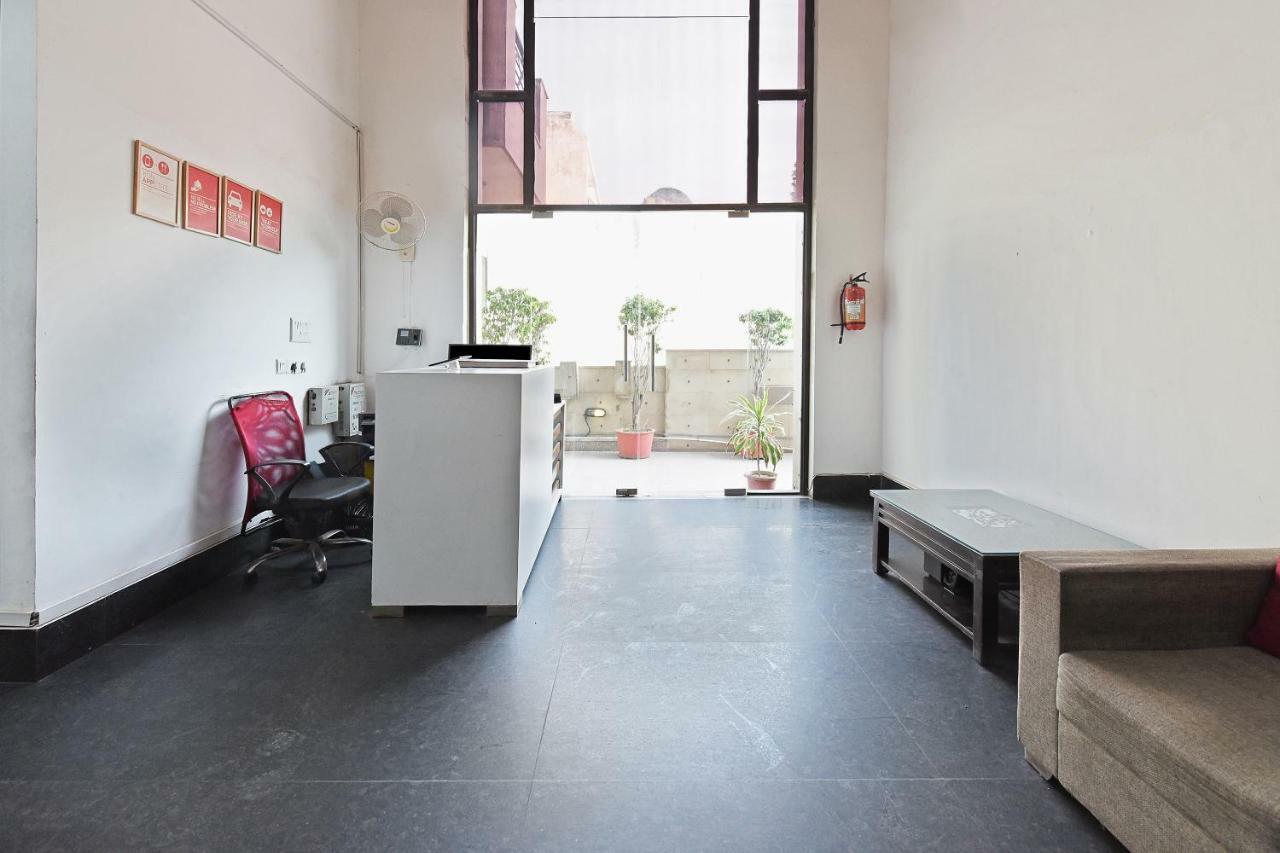 Oyo Flagship 387 Moulsari Avenue Hotell Gurgaon Exteriör bild