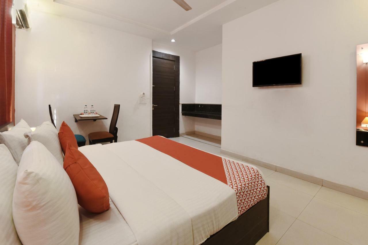 Oyo Flagship 387 Moulsari Avenue Hotell Gurgaon Exteriör bild