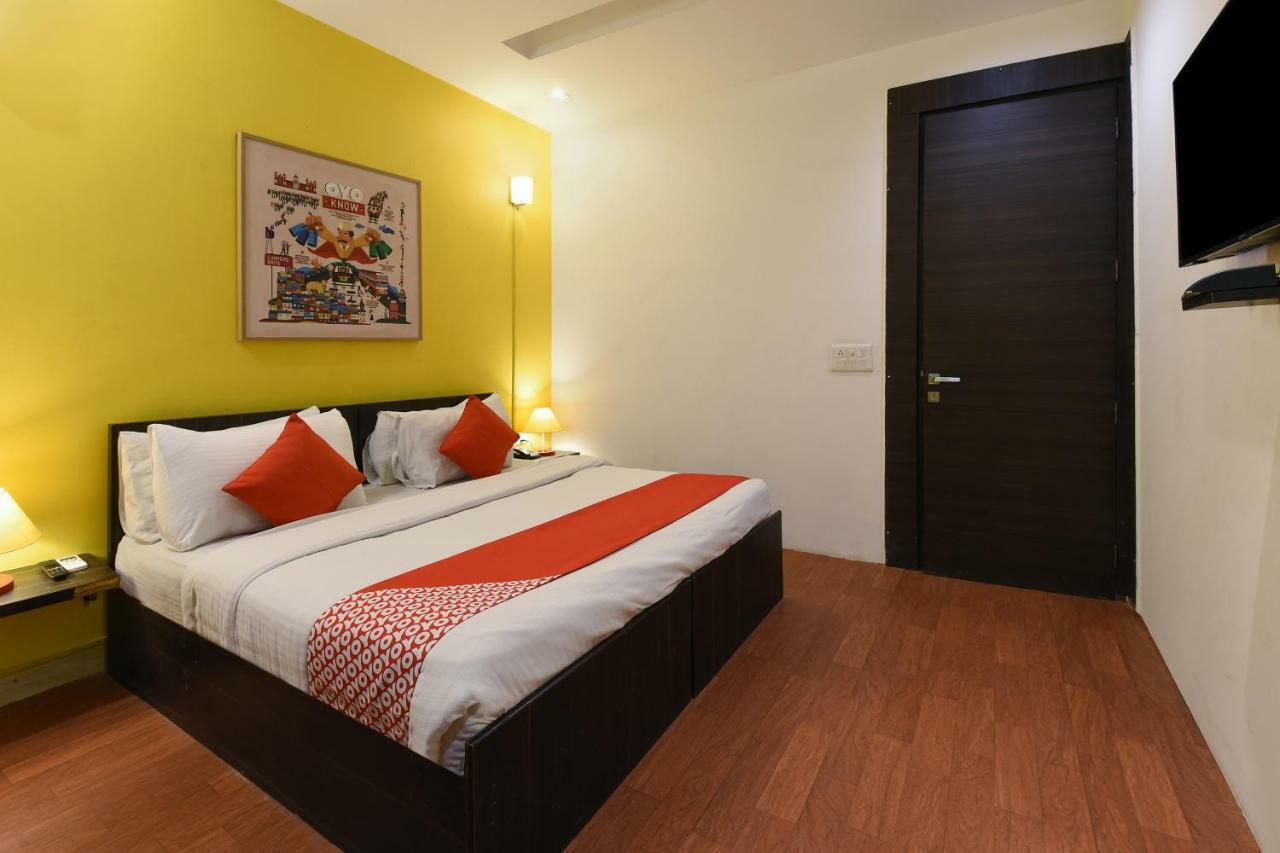 Oyo Flagship 387 Moulsari Avenue Hotell Gurgaon Exteriör bild