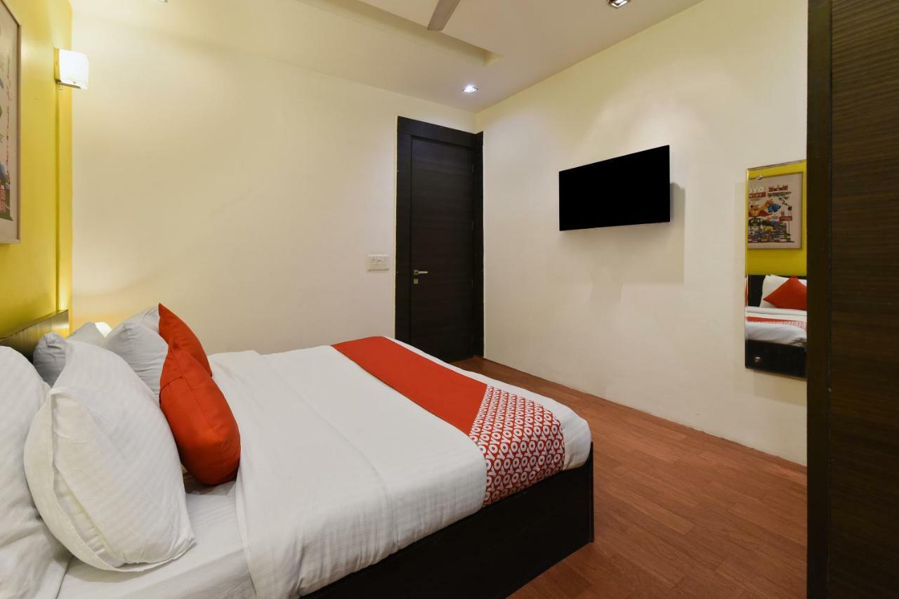 Oyo Flagship 387 Moulsari Avenue Hotell Gurgaon Exteriör bild