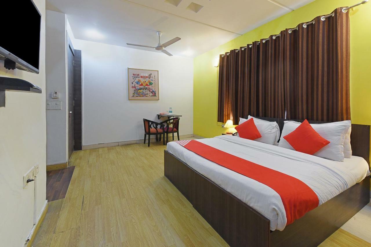 Oyo Flagship 387 Moulsari Avenue Hotell Gurgaon Exteriör bild
