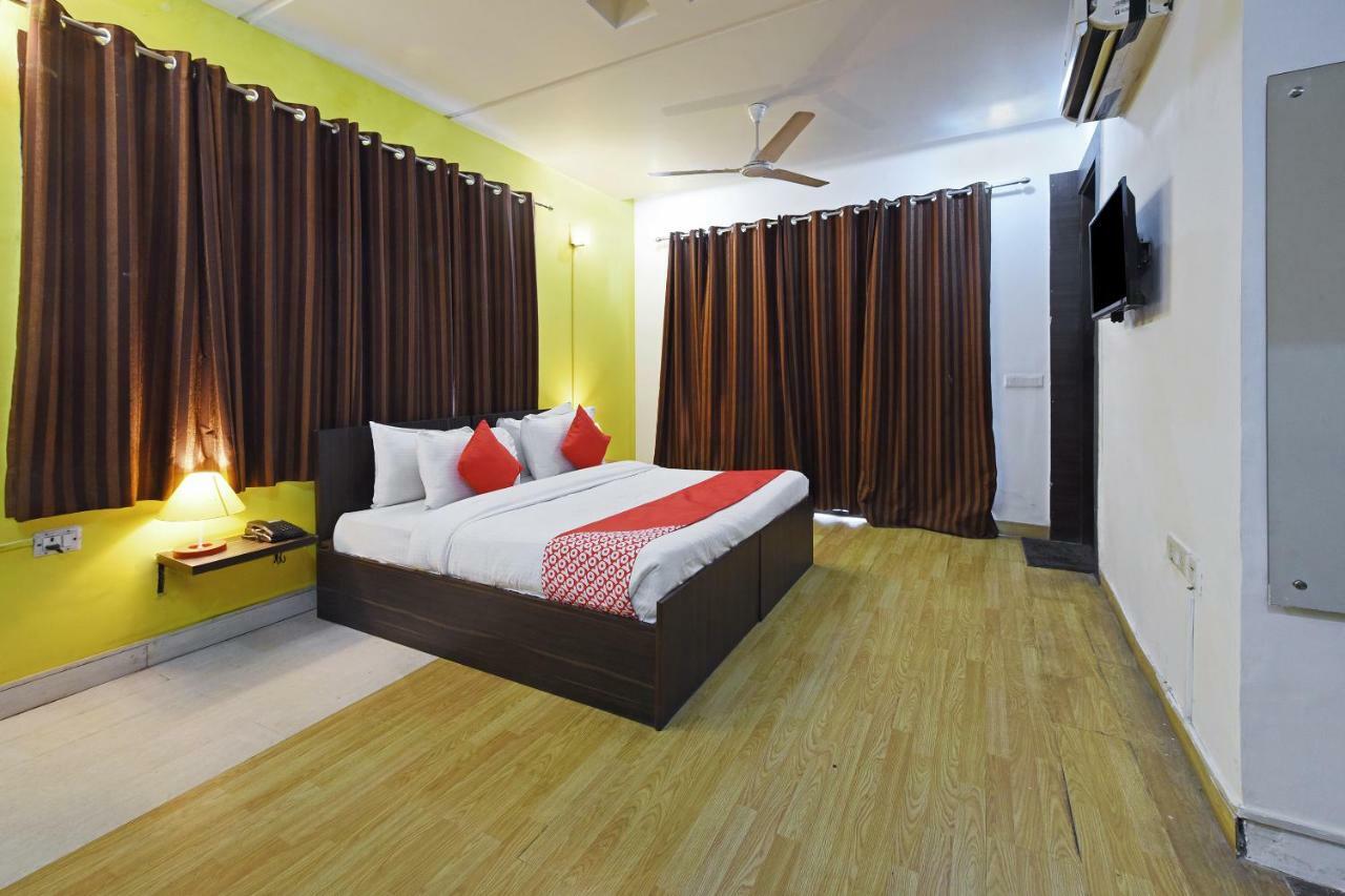 Oyo Flagship 387 Moulsari Avenue Hotell Gurgaon Exteriör bild