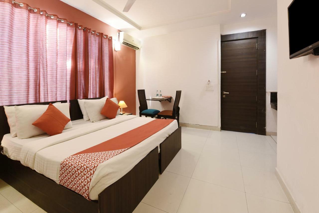 Oyo Flagship 387 Moulsari Avenue Hotell Gurgaon Exteriör bild